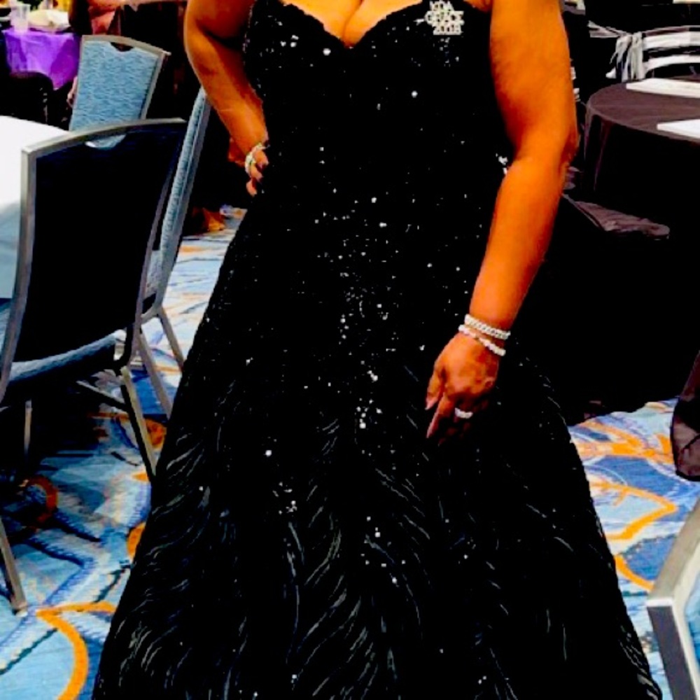 This is a beautiful gown, only worn once.